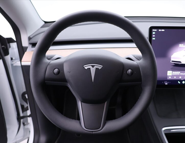 Tesla Model Y 21