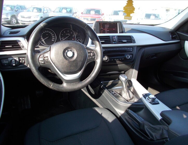 BMW Řada 3 Sedan / Limuzína 2,0 l 135 kw