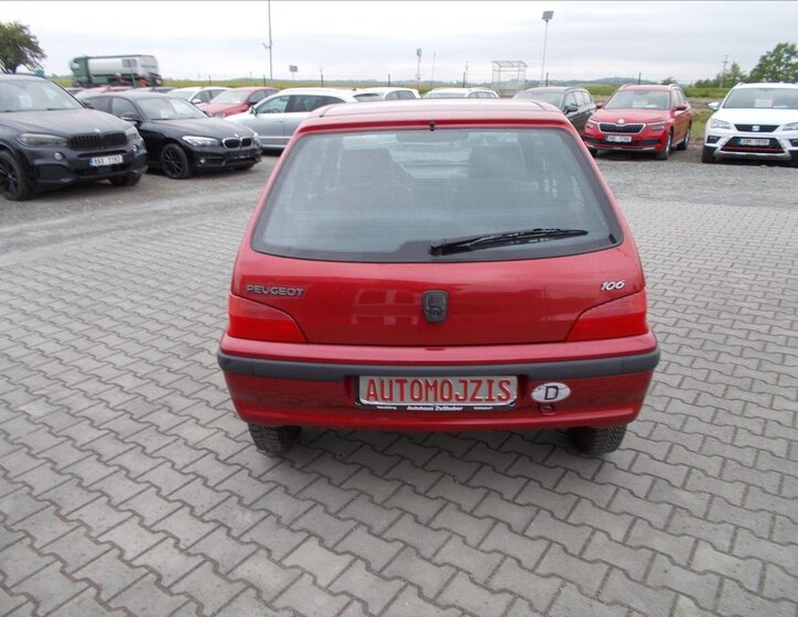 Peugeot 106 Hatchback 954,0 33 kw