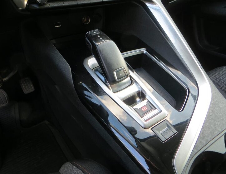 Peugeot 3008 SUV / Terénní 1,5 l 96 kw