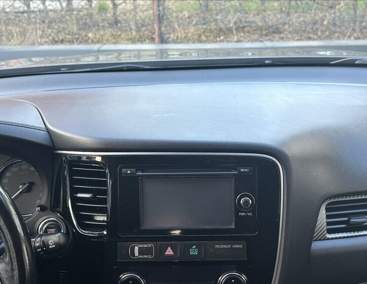 Mitsubishi Outlander SUV / Terénní 2,3 l 110 kw