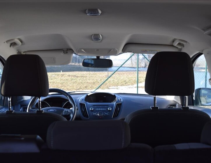 Ford Kuga SUV 1,5 l 88 kw