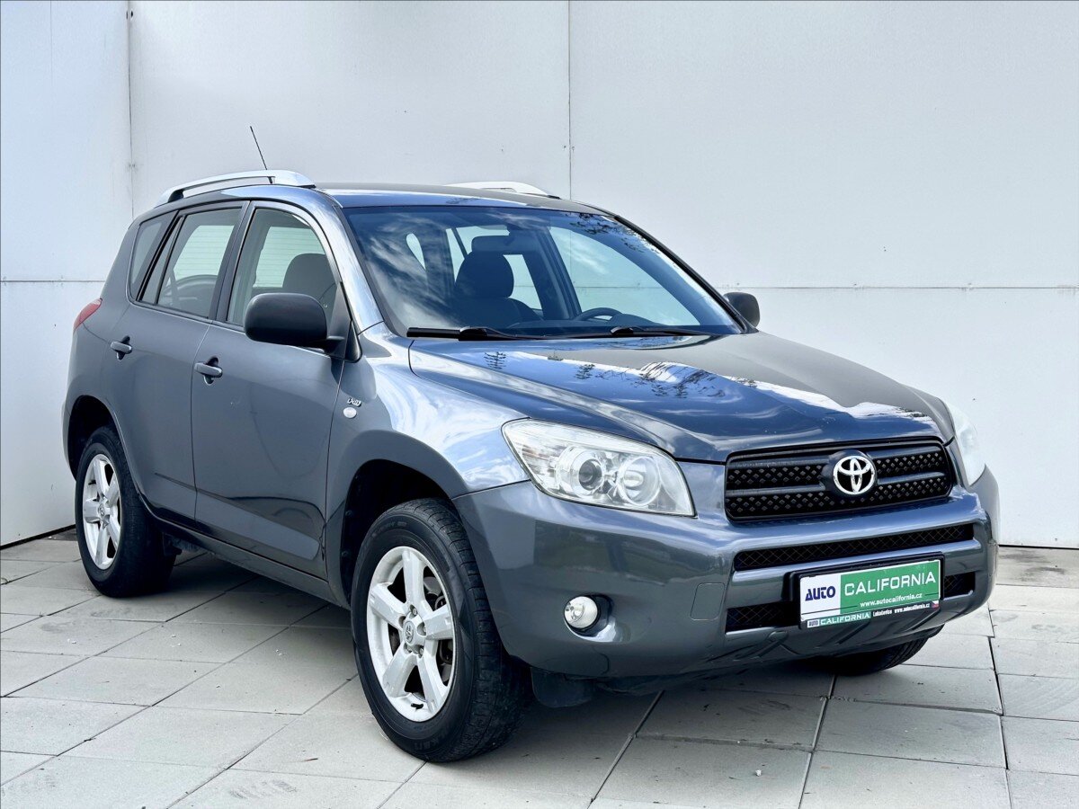 Toyota RAV4 SUV / Terénní 2,2 l 100 kw