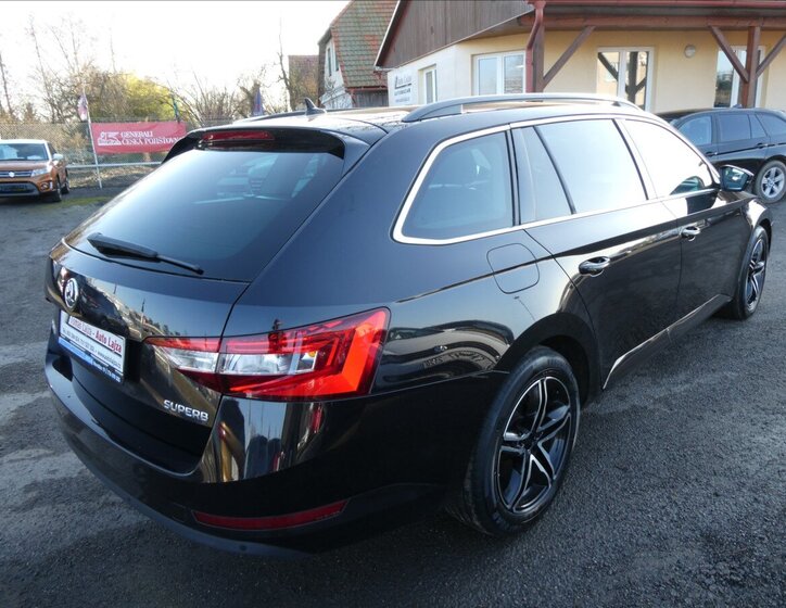 Škoda Superb 9