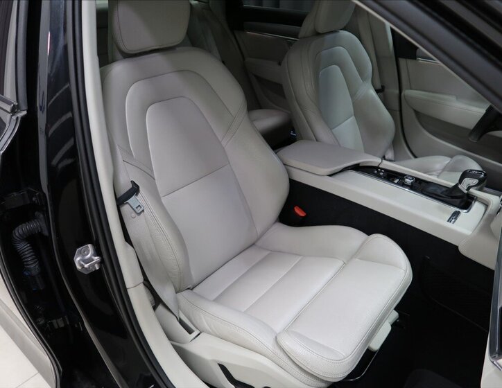 Volvo S90 Sedan 2,0 l 173 kw