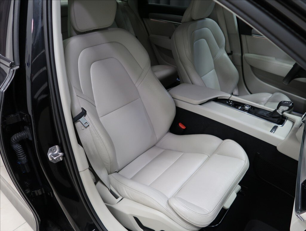 Volvo S90 Sedan 2,0 l 173 kw