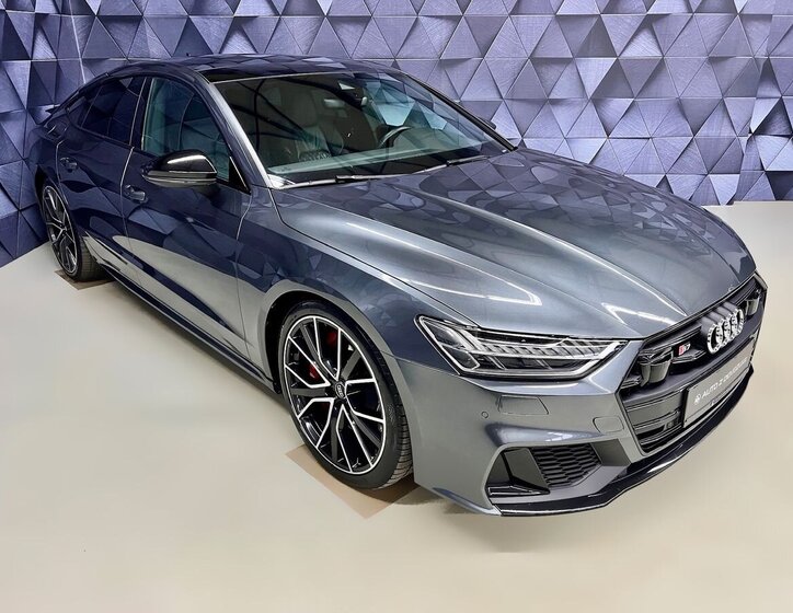 Audi S7 4