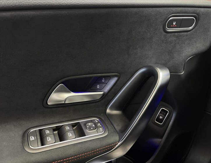 Mercedes-Benz CLA 12