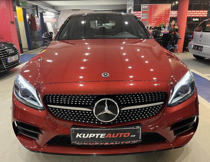 Mercedes-Benz Třídy C Sedan / Limuzína 2,0 l 143 kw