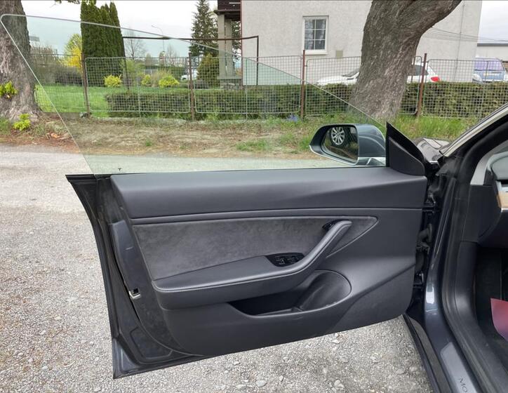 Tesla Model 3 13