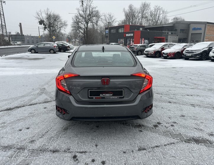 Honda Civic Sedan / Limuzína 1,5 l 134 kw