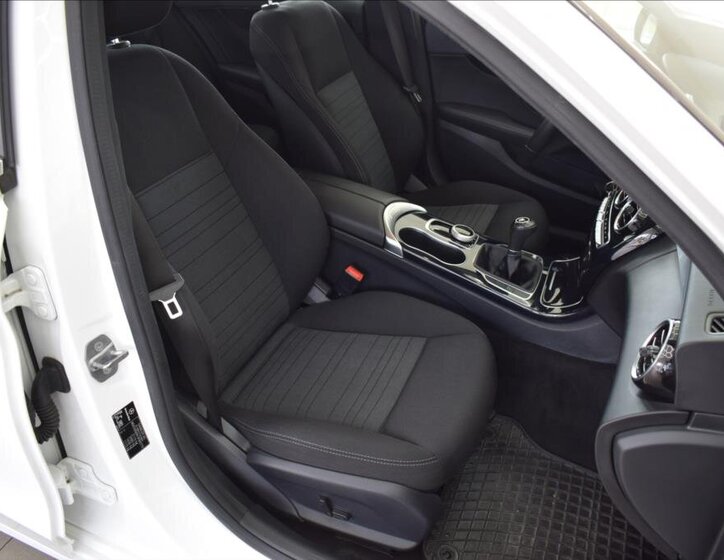 Mercedes-Benz Třídy C Sedan / Limuzína 2,1 l 125 kw