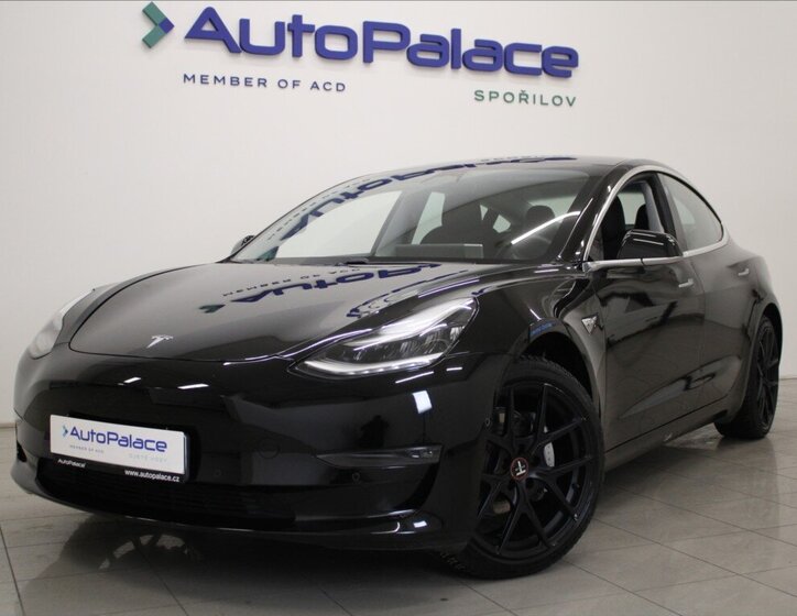 Tesla Model 3 Sedan / Limuzína 10,0 361 kw