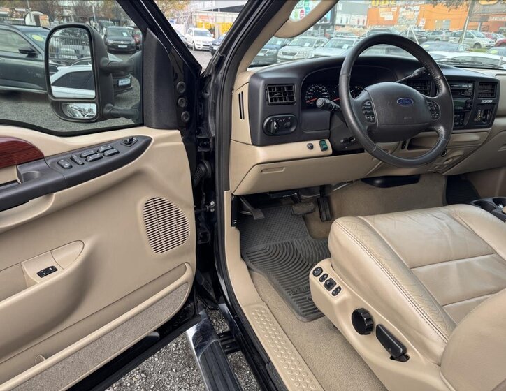 Ford Excursion SUV / Terénní 6,0 l 239 kw