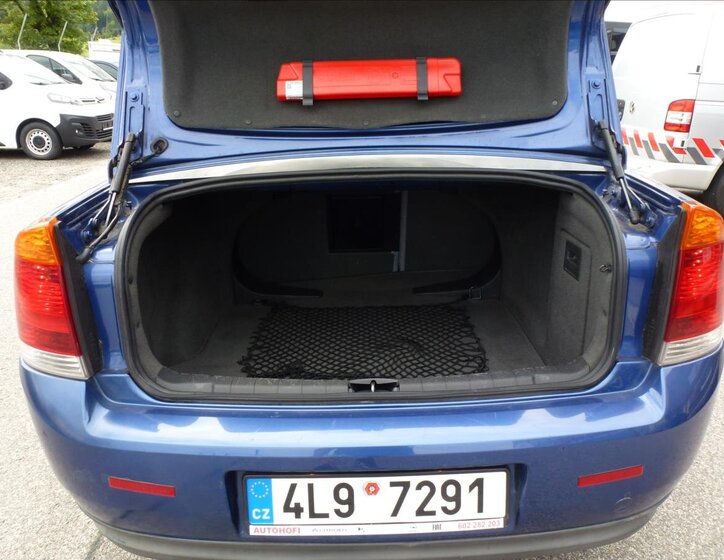 Opel Vectra Sedan / Limuzína 1,8 l 90 kw