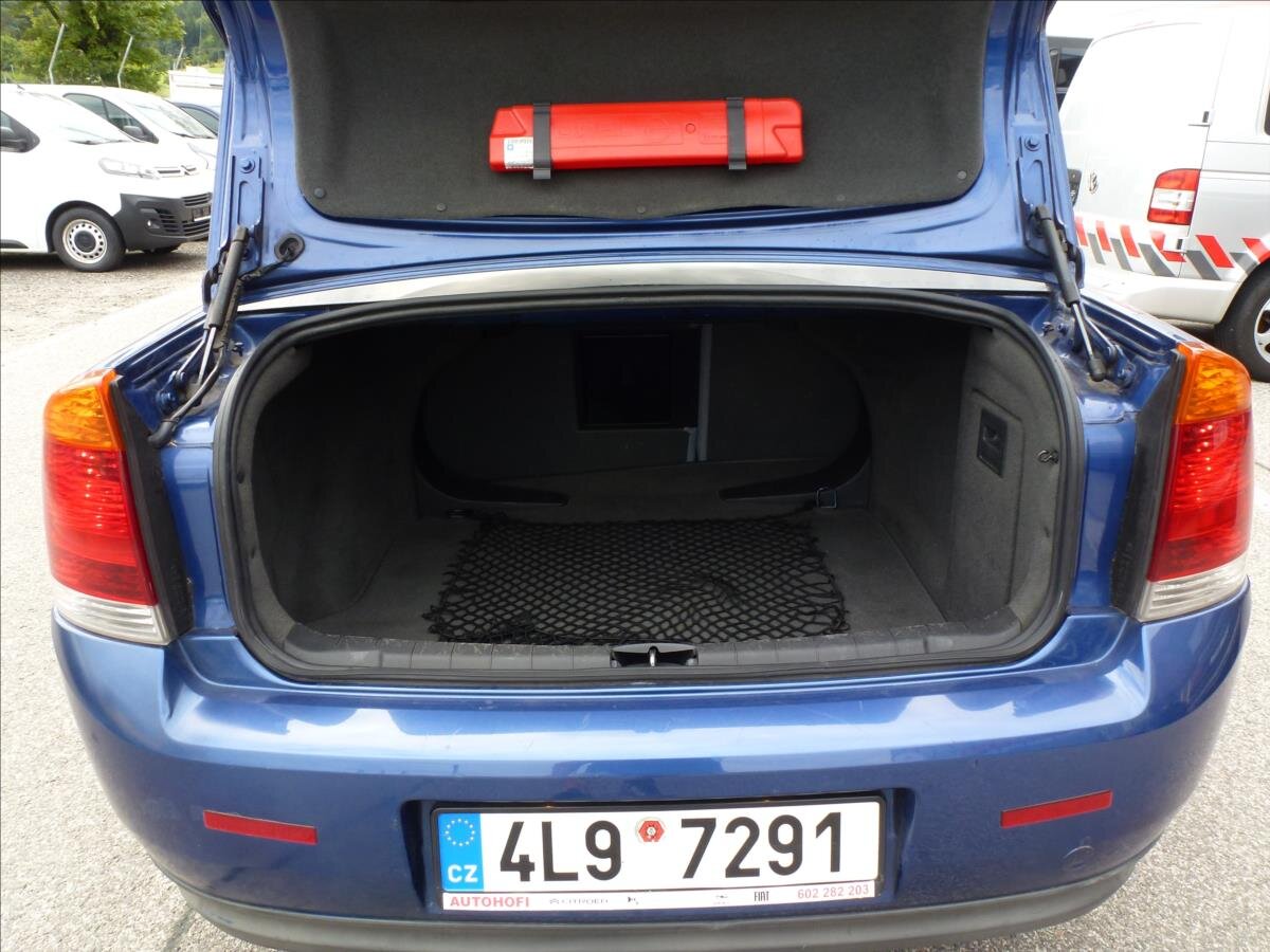 Opel Vectra Sedan / Limuzína 1,8 l 90 kw