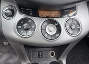 Toyota RAV4 SUV / Terénní 2,2 l 100 kw