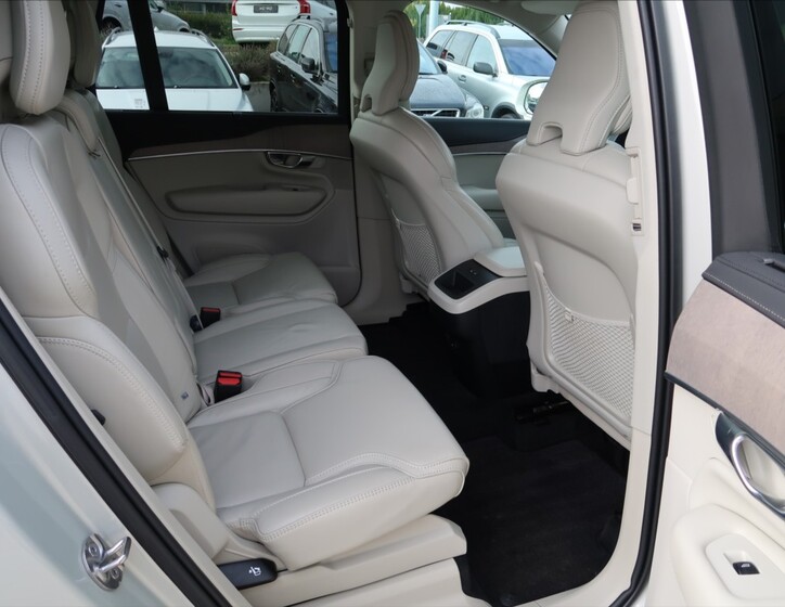 Volvo XC90 12
