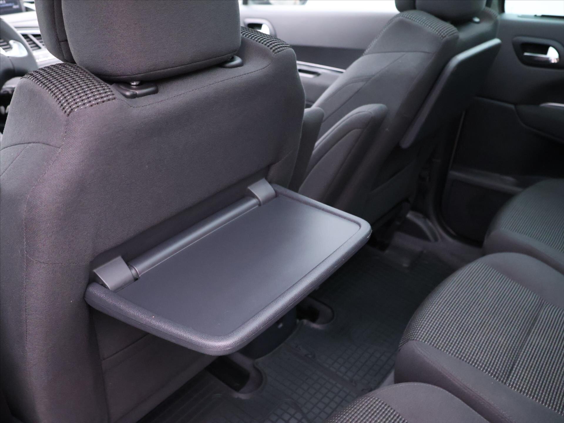 Peugeot 5008 MPV 1,6 l 88 kw