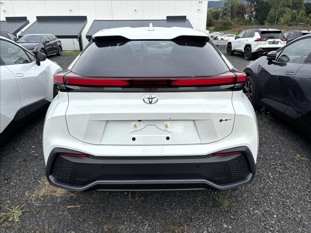 Toyota C-HR SUV 1,8 l 103 kw