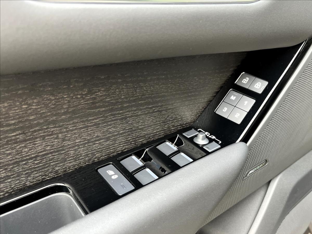 Land Rover Range Rover Velar SUV / Terénní 2,0 l 150 kw