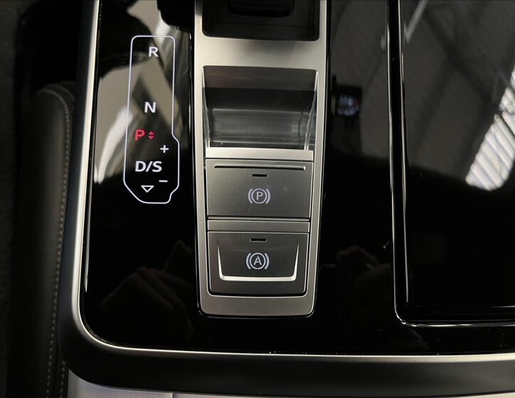 Audi Q8 SUV 3,0 l 210 kw