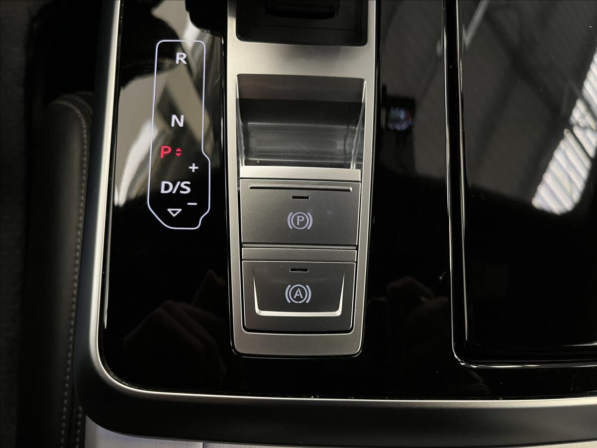 Audi Q8 SUV 3,0 l 210 kw