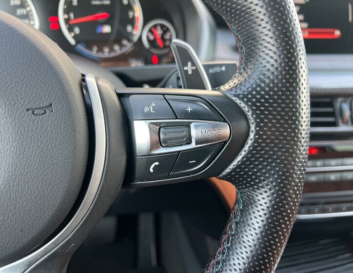 BMW X6 SUV / Terénní 4,4 l 512 kw