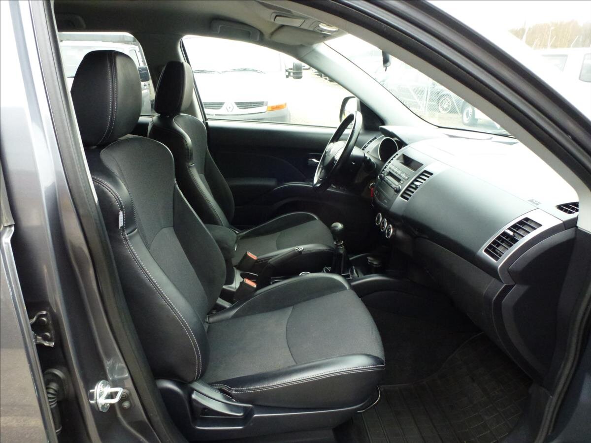 Citroën C-Crosser SUV 2,2 l 115 kw