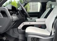 Land Rover Defender 12