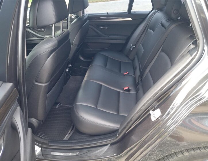 BMW Řada 5 Kombi 3,0 l 190 kw