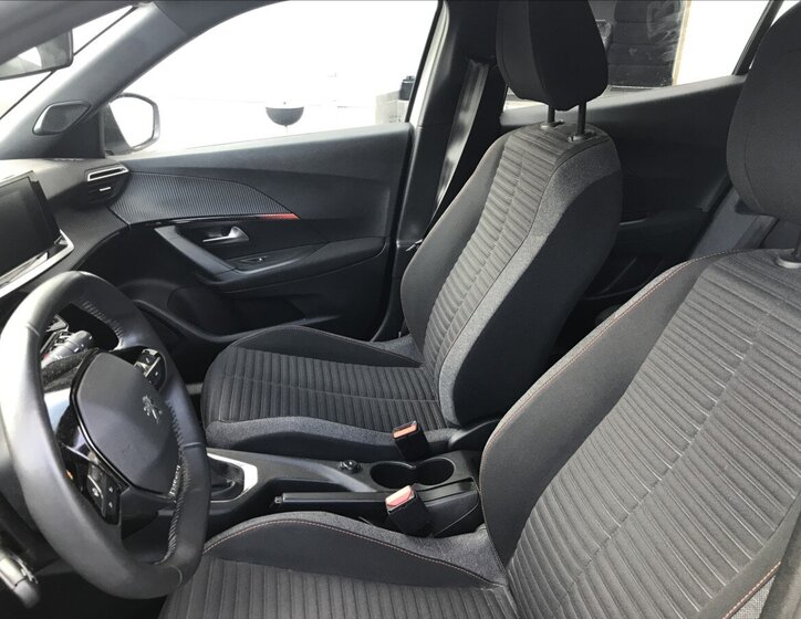 Peugeot 2008 Hatchback 1,2 l 74 kw