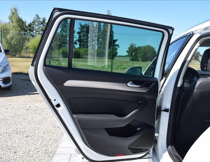 Volkswagen Passat 30