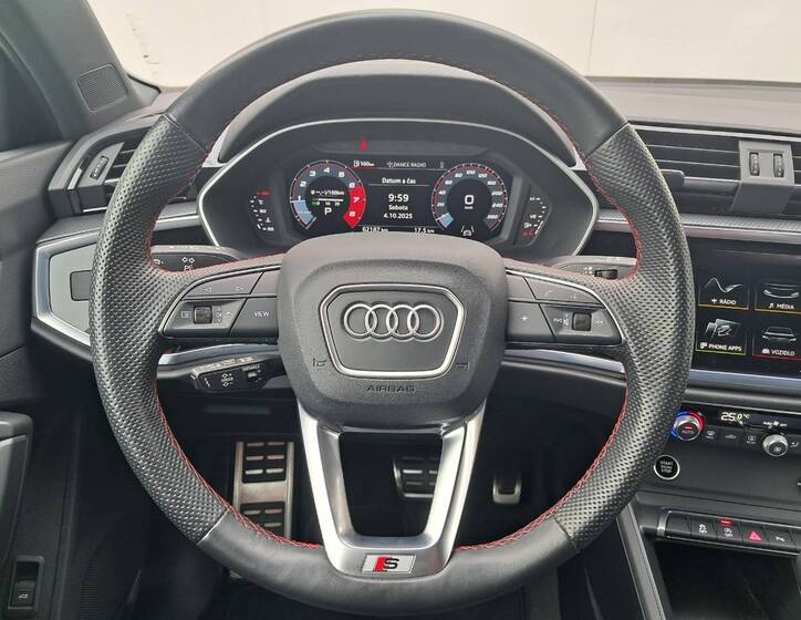 Audi Q3 6