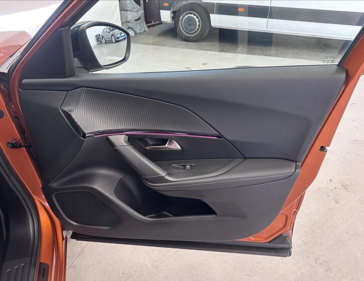 Peugeot 2008 SUV 1,2 l 114 kw