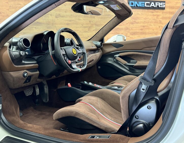 Ferrari F8 Kabriolet 3,9 l 530 kw