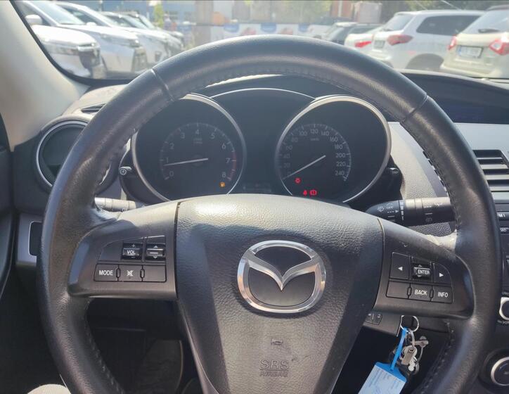 Mazda 3 8