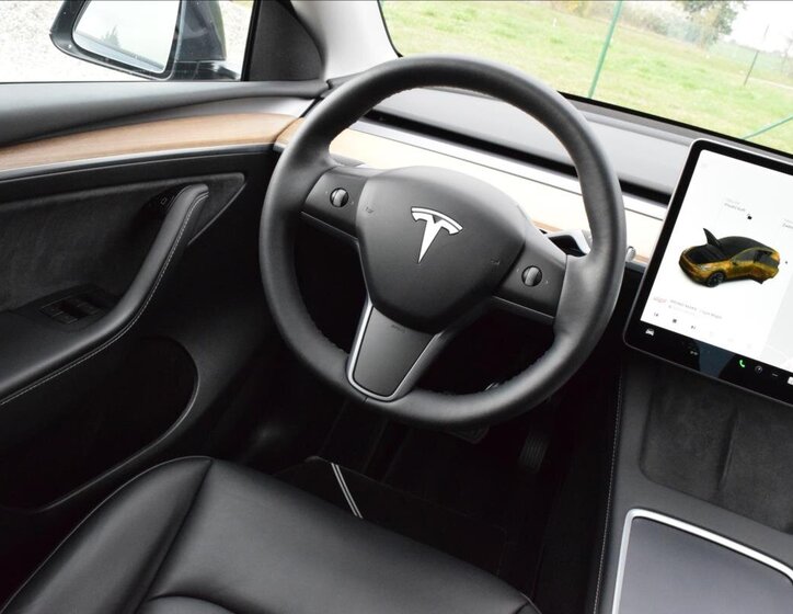 Tesla Model Y SUV / Terénní 0,0 378 kw