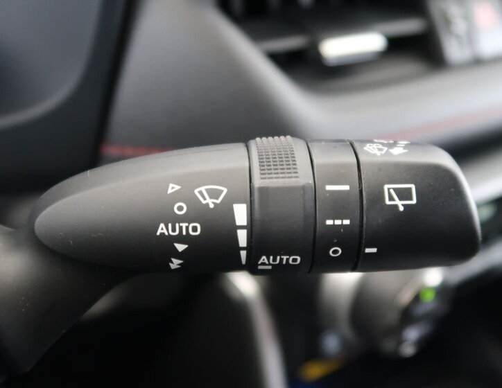 Toyota RAV4 SUV / Terénní 2,5 l 225 kw