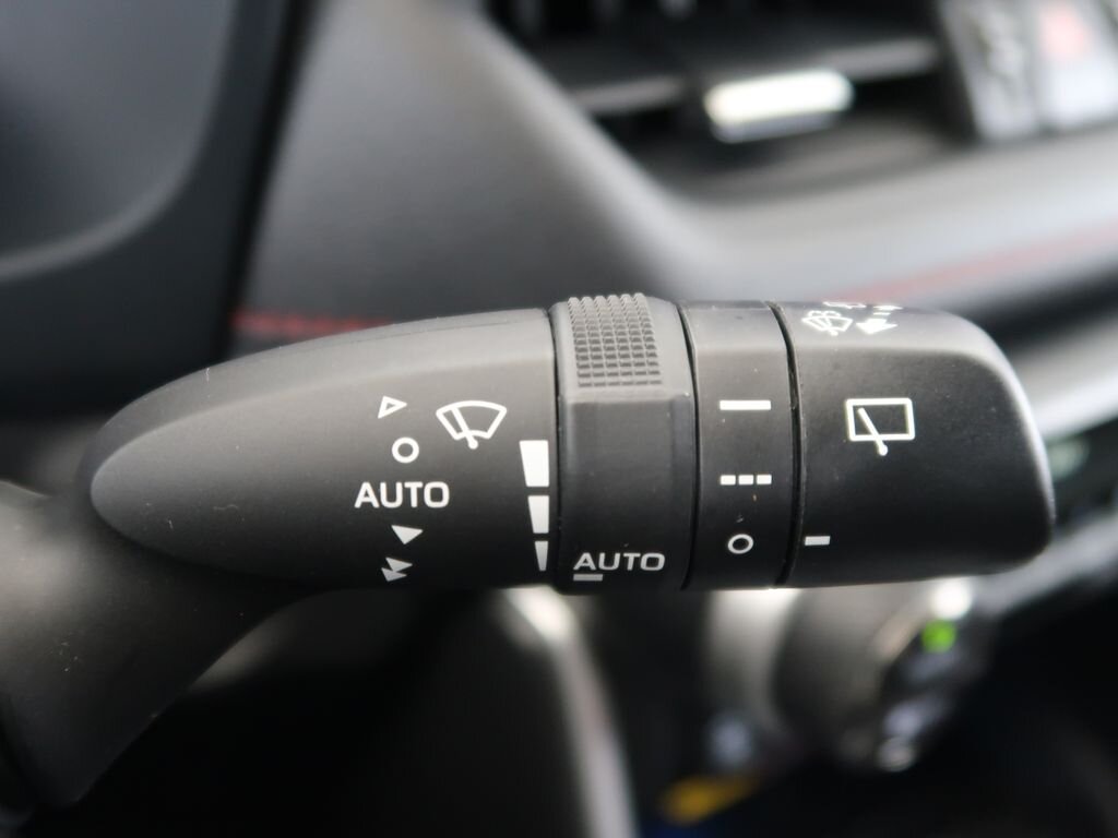 Toyota RAV4 SUV / Terénní 2,5 l 225 kw