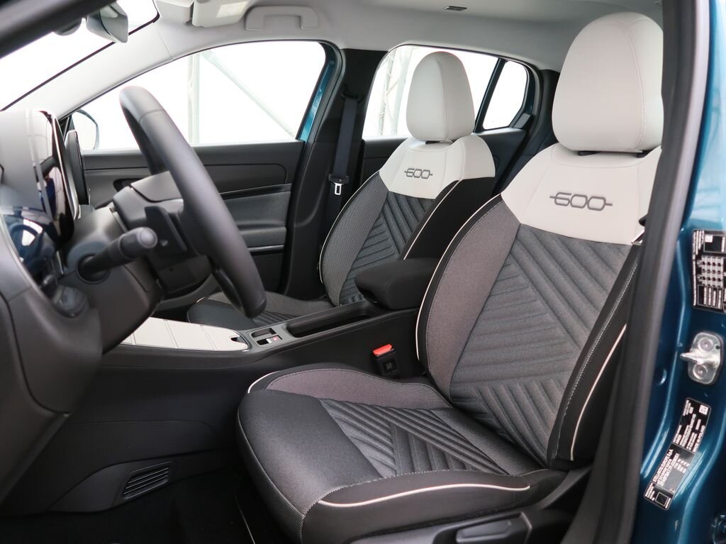 Fiat 600 Hatchback 1,2 l 100 kw