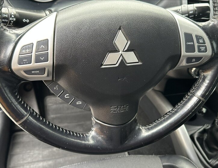 Mitsubishi Outlander SUV 2,3 l 130 kw