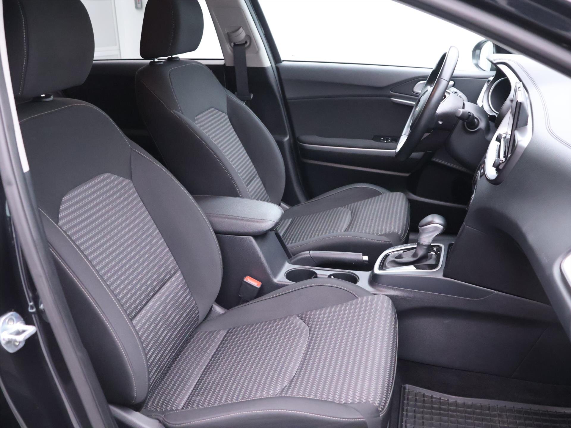 KIA Ceed Hatchback 1,5 l 118 kw