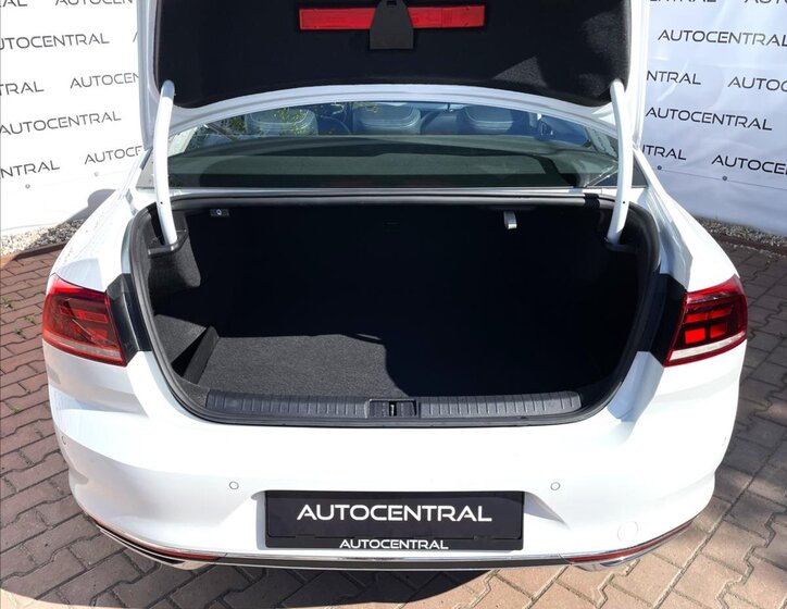Volkswagen Passat Sedan 2,0 l 147 kw