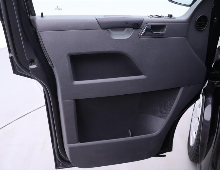 Volkswagen Caravelle 10