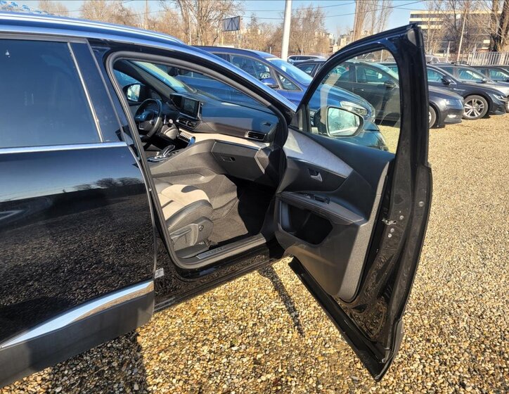 Peugeot 3008 SUV 1,6 l 133 kw