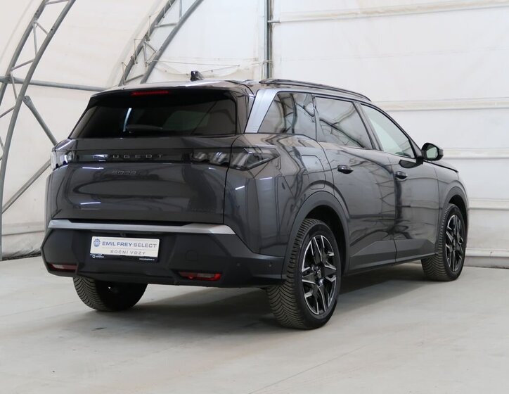 Peugeot 5008 SUV 1,2 l 100 kw