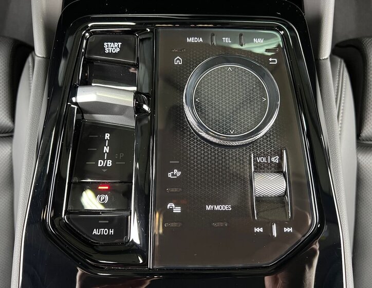 BMW Ostatní Sedan / Limuzína 0,0 290 kw