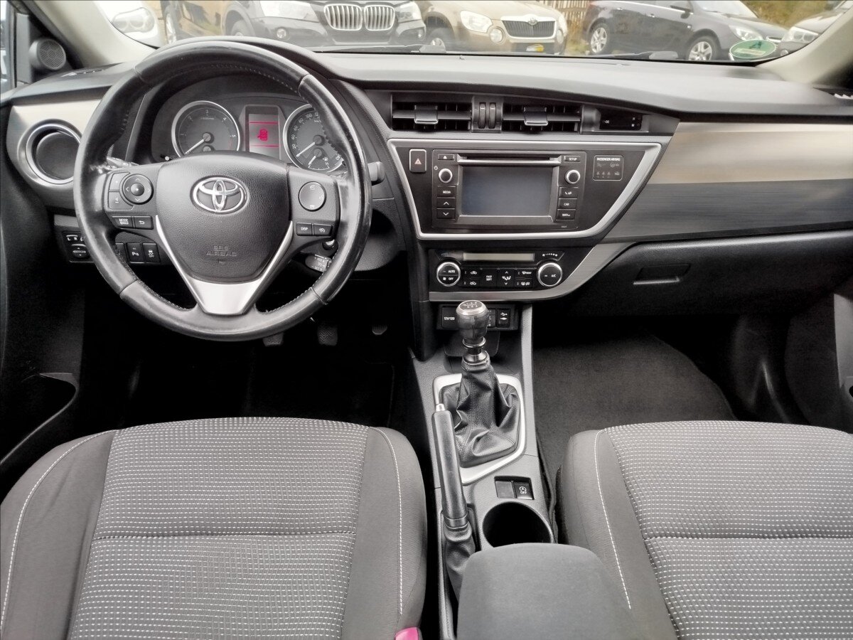 Toyota Auris Kombi 2,0 l 91 kw