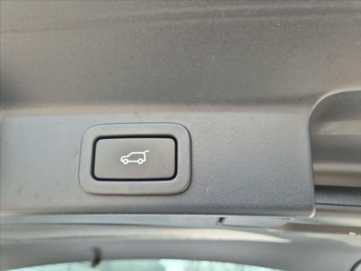 Jaguar F-Pace SUV / Terénní 2,0 l 150 kw